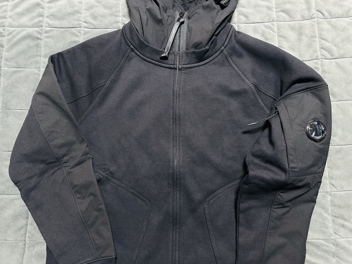 [L] CP컴퍼니 디아고날 렌즈 쉘 코튼 후드 집업 블랙 상품이미지4