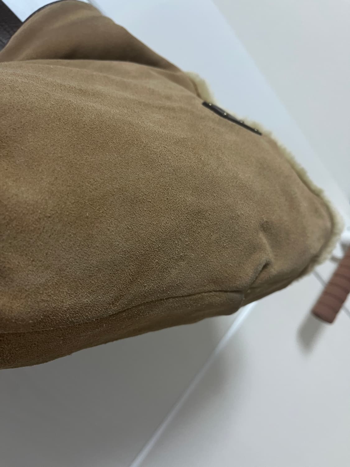 어그 UGG 남여공용 크로스백 가방 상품이미지4