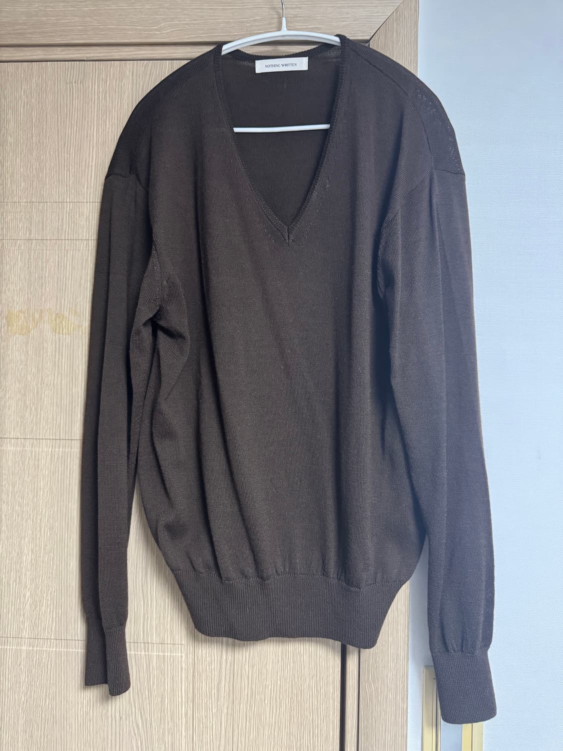 낫띵리튼 Charlotte v-neck pullover brown 상품이미지1