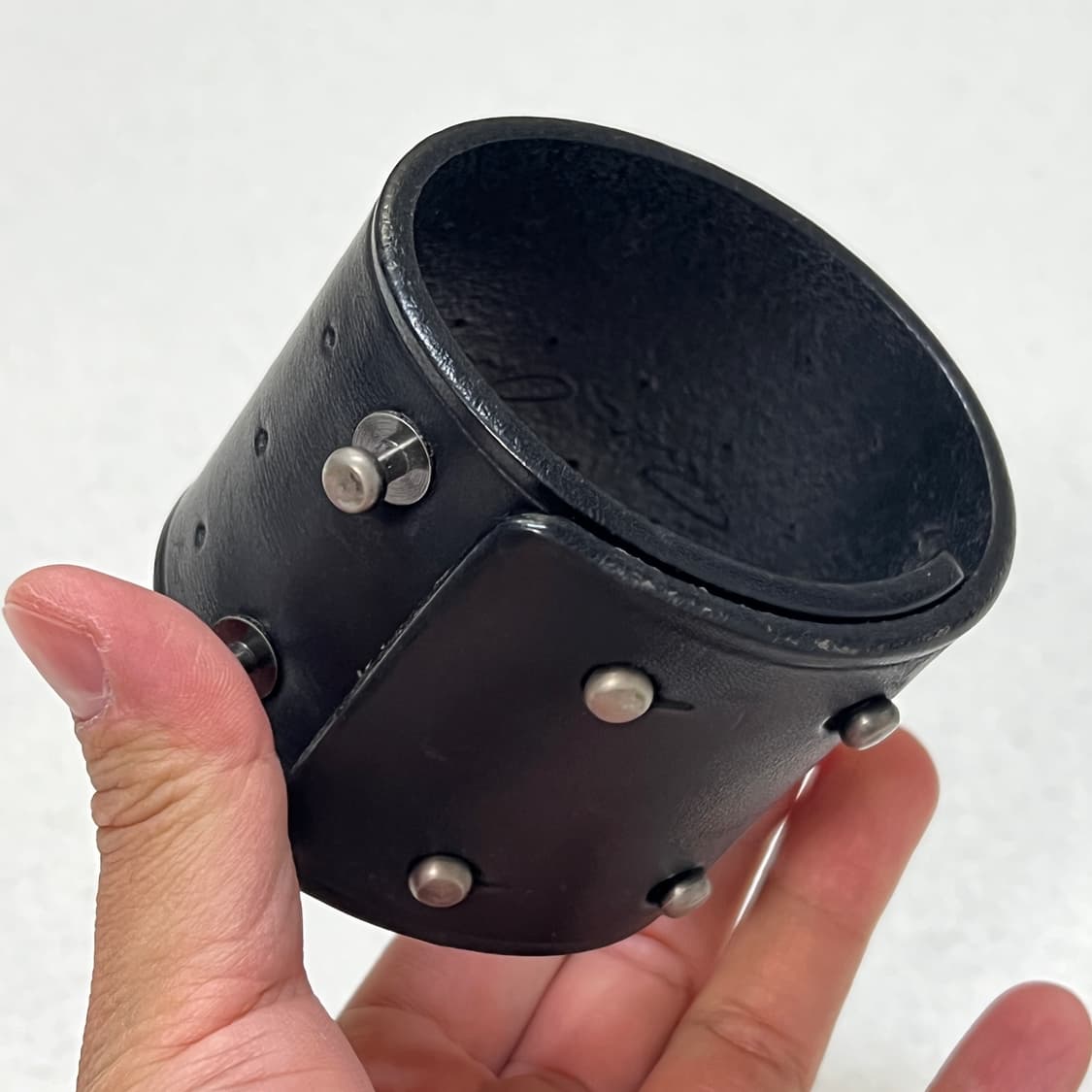 릭오웬스 14FW "MOODY" 레더 커프 스터드 팔찌 블랙 상품이미지7