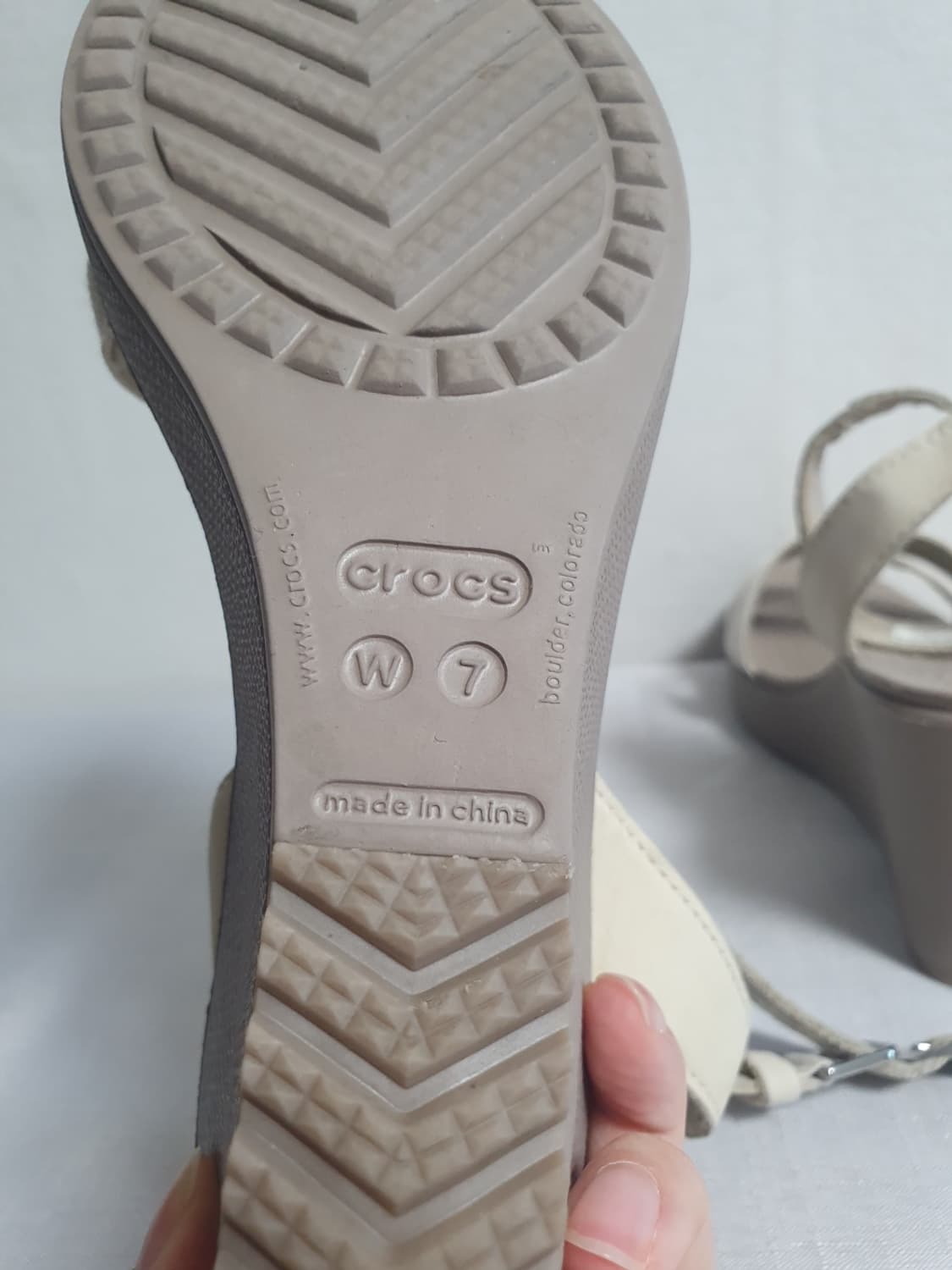 240mm 크록스 레이 웨지 샌들 오트 머쉬룸 상품이미지9