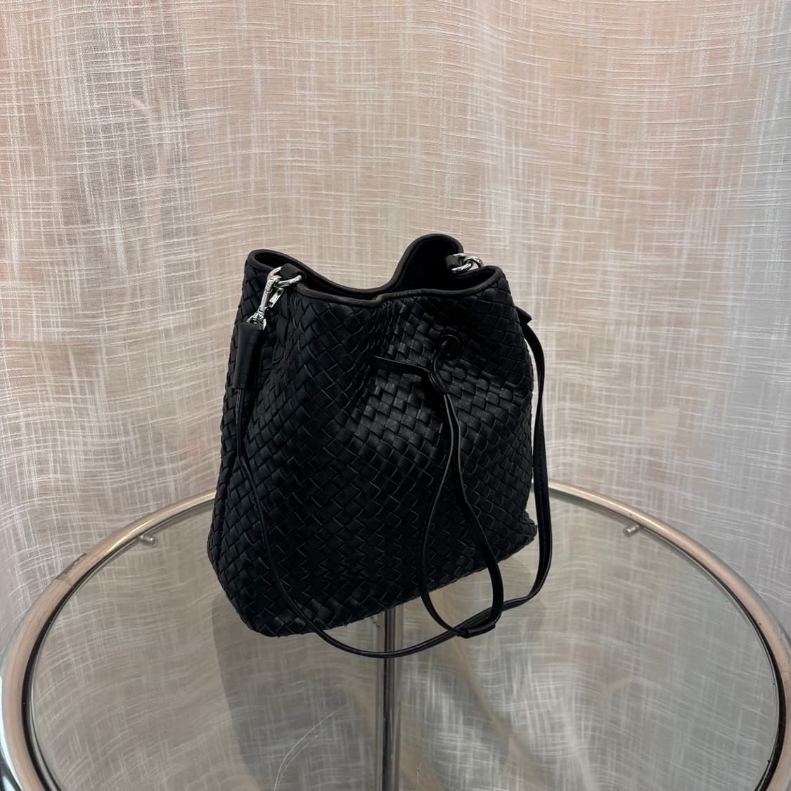 앤클라인 꼬임 버킷 숄더백     상품이미지2