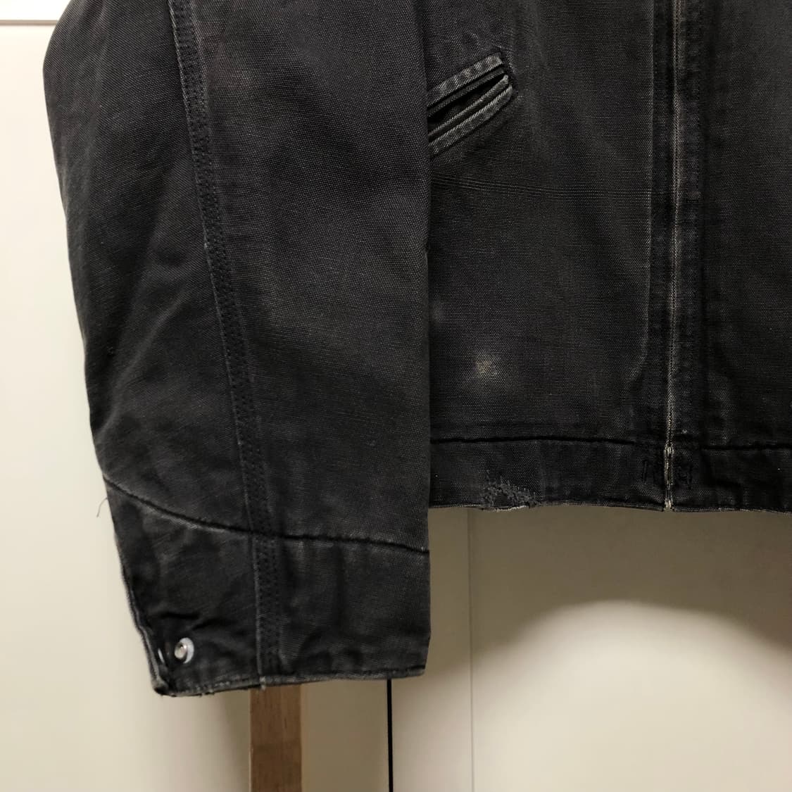 칼하트 디트로이트 자켓 J01 오스틴 탄 블랙 상품이미지4