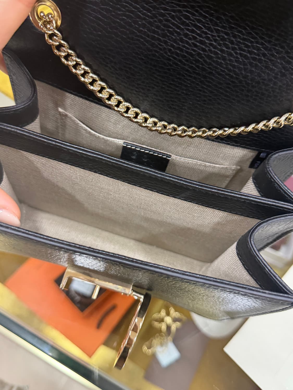 구찌 인터로킹 미디움 풀박스 상품이미지3