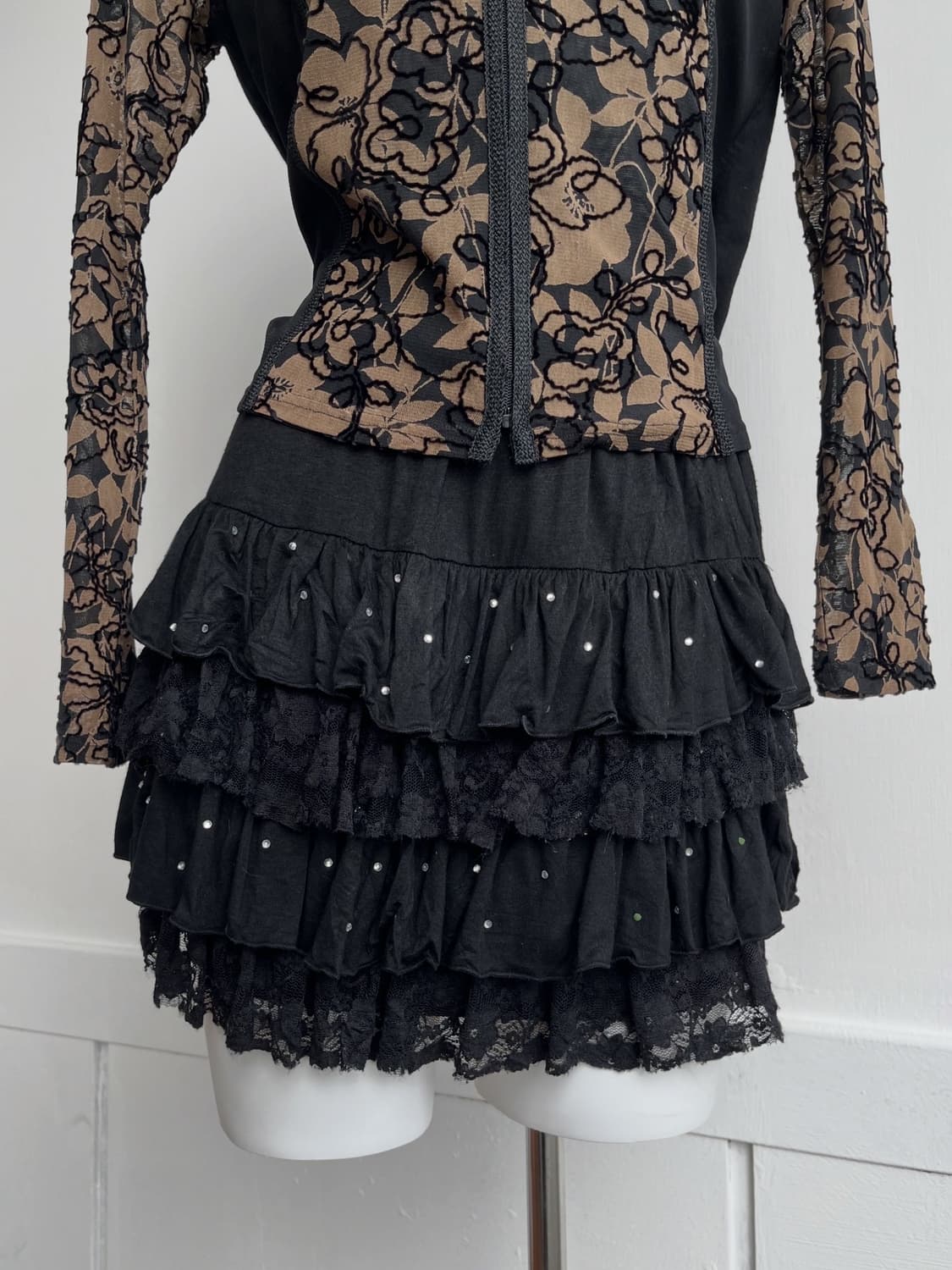 ByeBye 프릴 블랙 비즈 스커트 상품이미지1