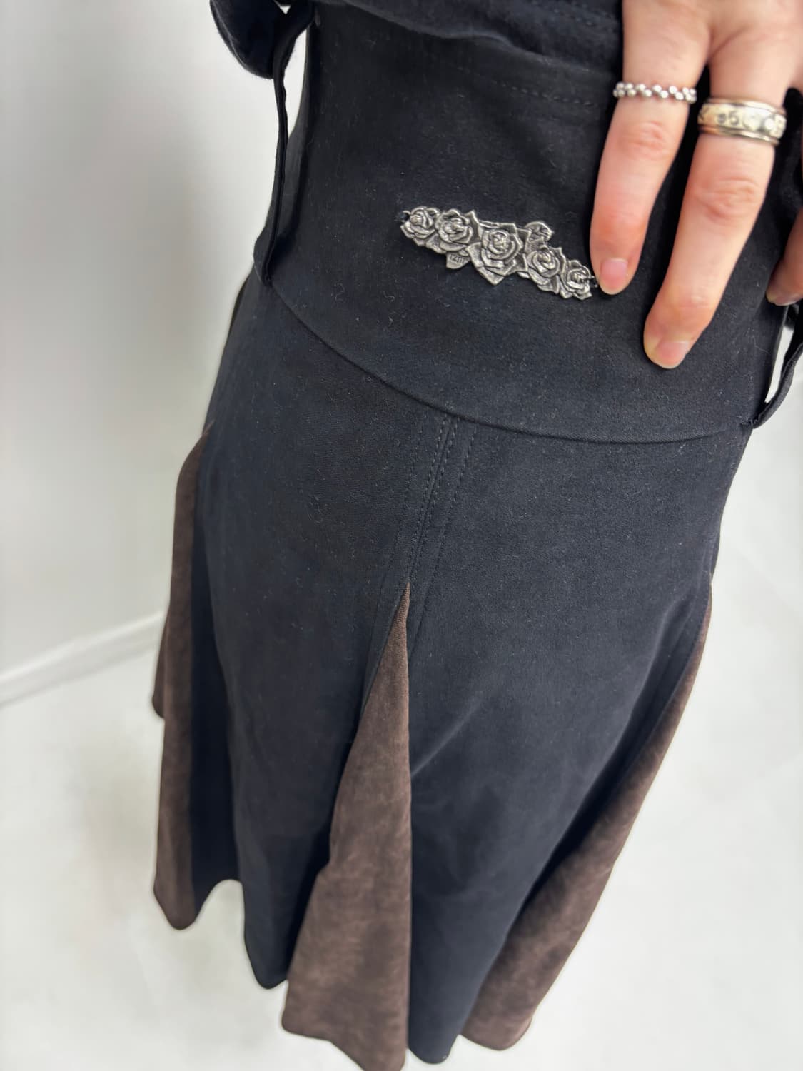 ROSE CHARM SUEDE PLEATS SKIRT 상품이미지7