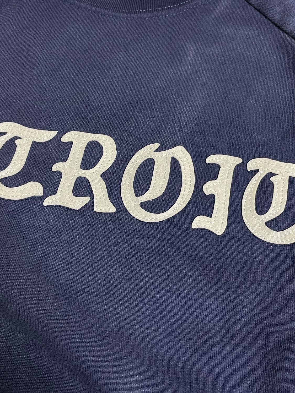 빔즈 프린팅 크롭 맨투맨 네이비 상품이미지3