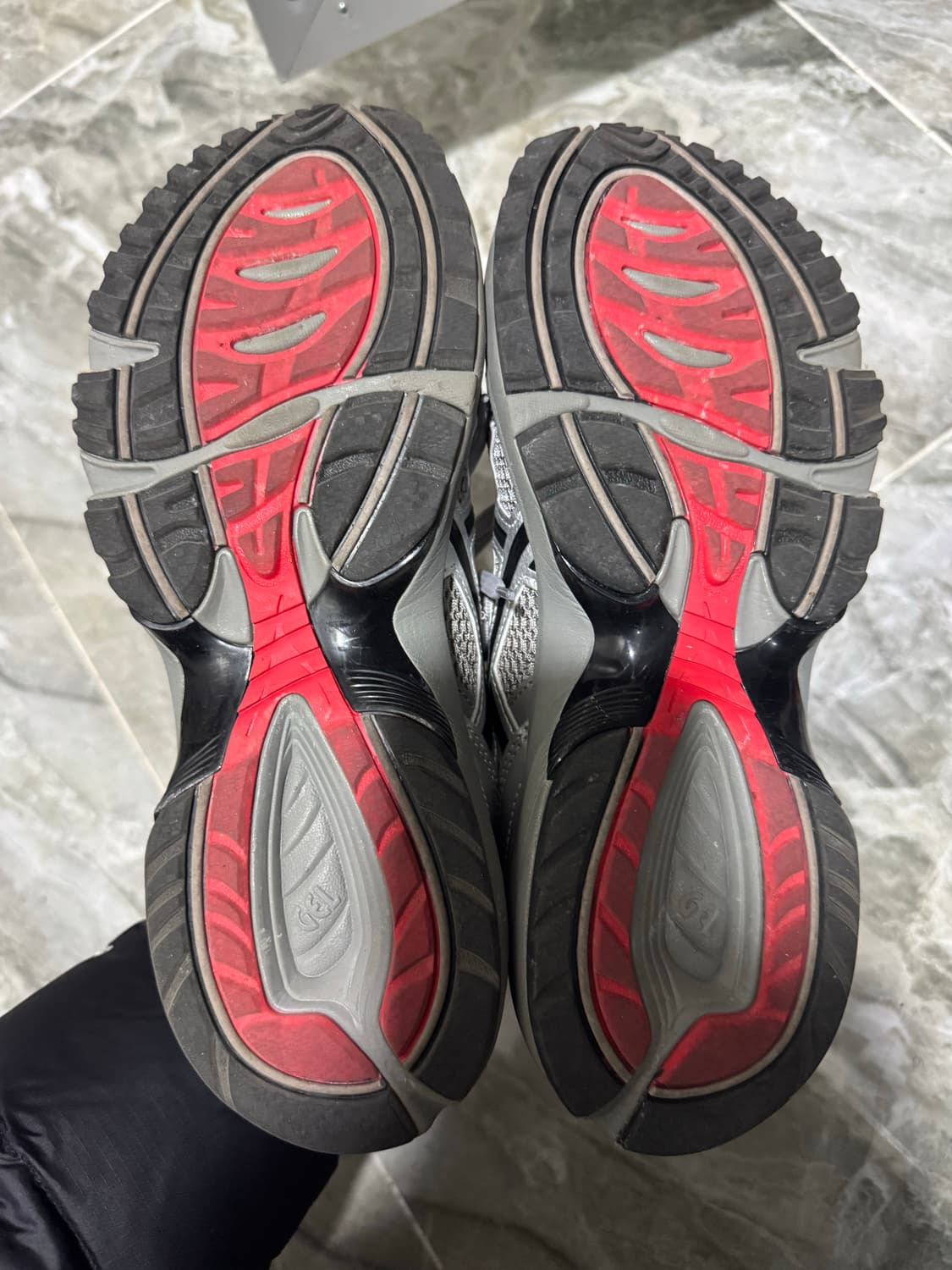 아식스 x 프레자 위워 젤 1090 v2 270사이즈 판매합니다. 상품이미지3