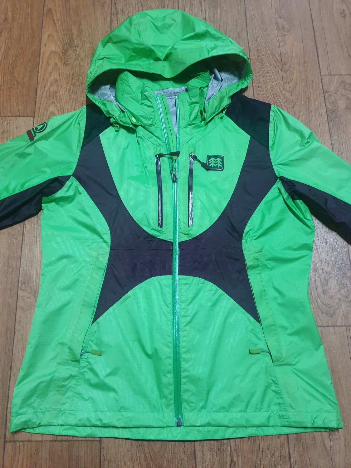 1147 코오롱 아웃도어 바람막이 95 사이즈입니다 상품이미지1