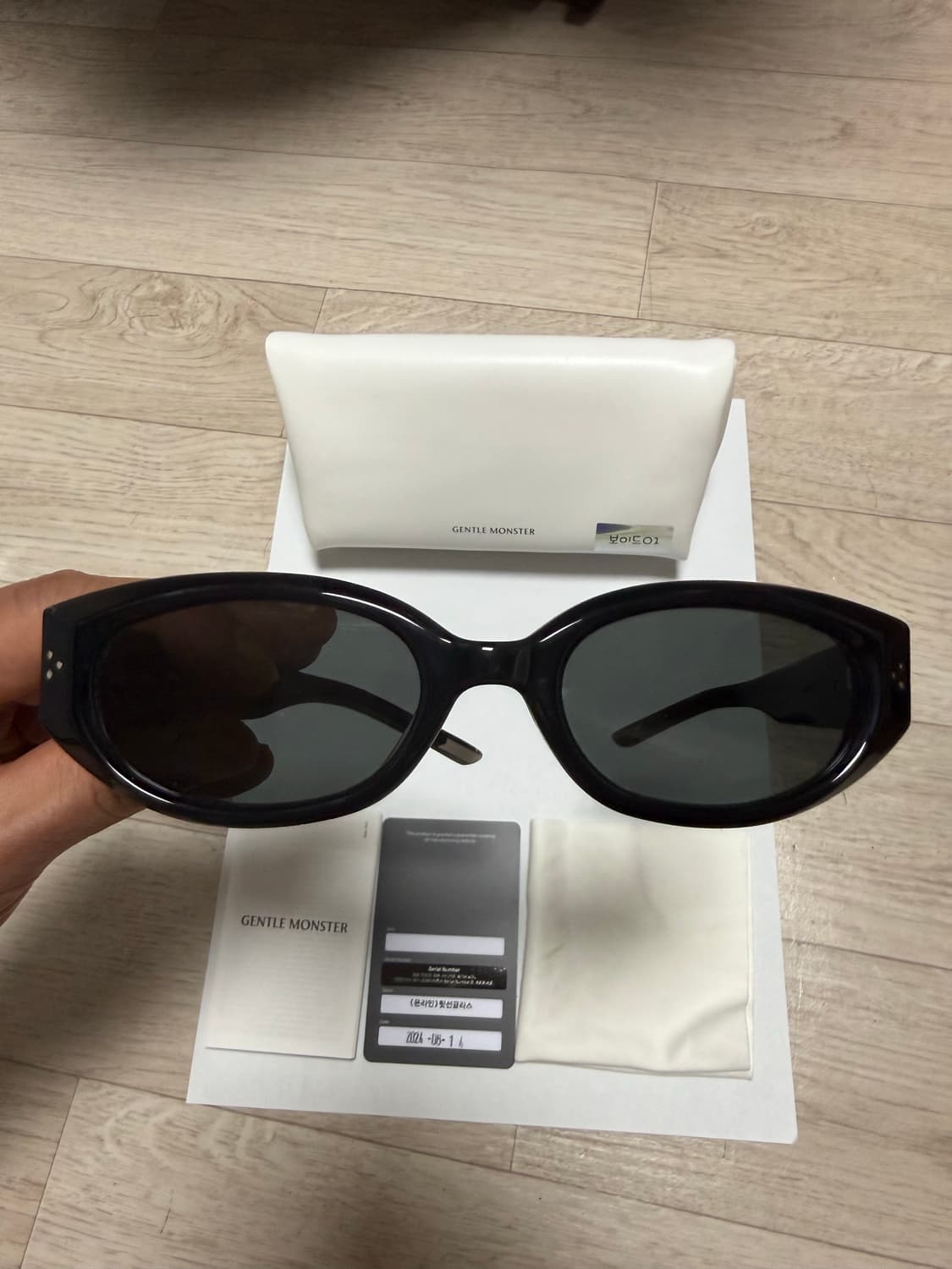 젠틀몬스터 보이드(01)팝니다. 상품이미지5