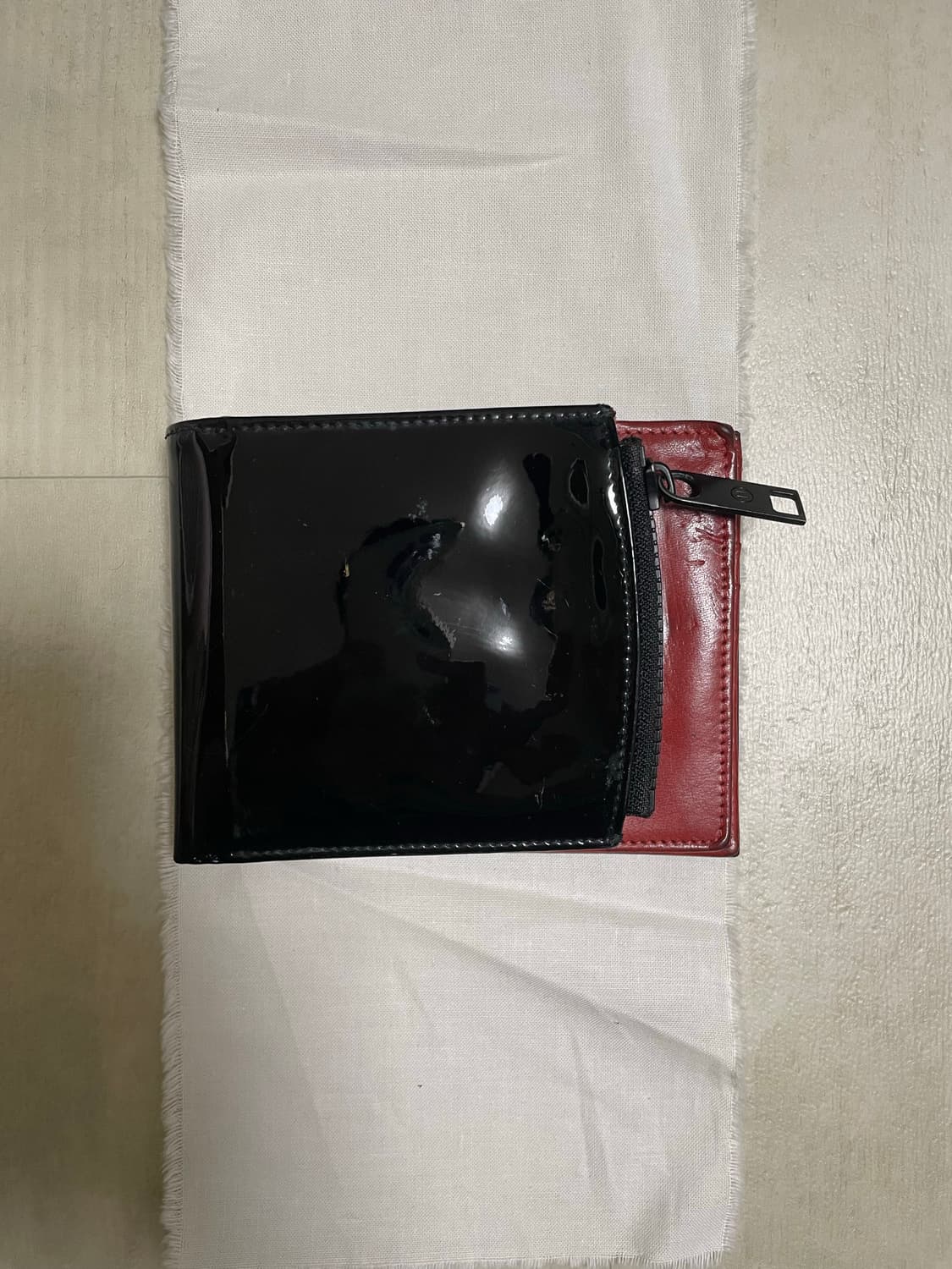 마르지엘라 11 에디션 레드 블랙 3단 반지갑 상품이미지5