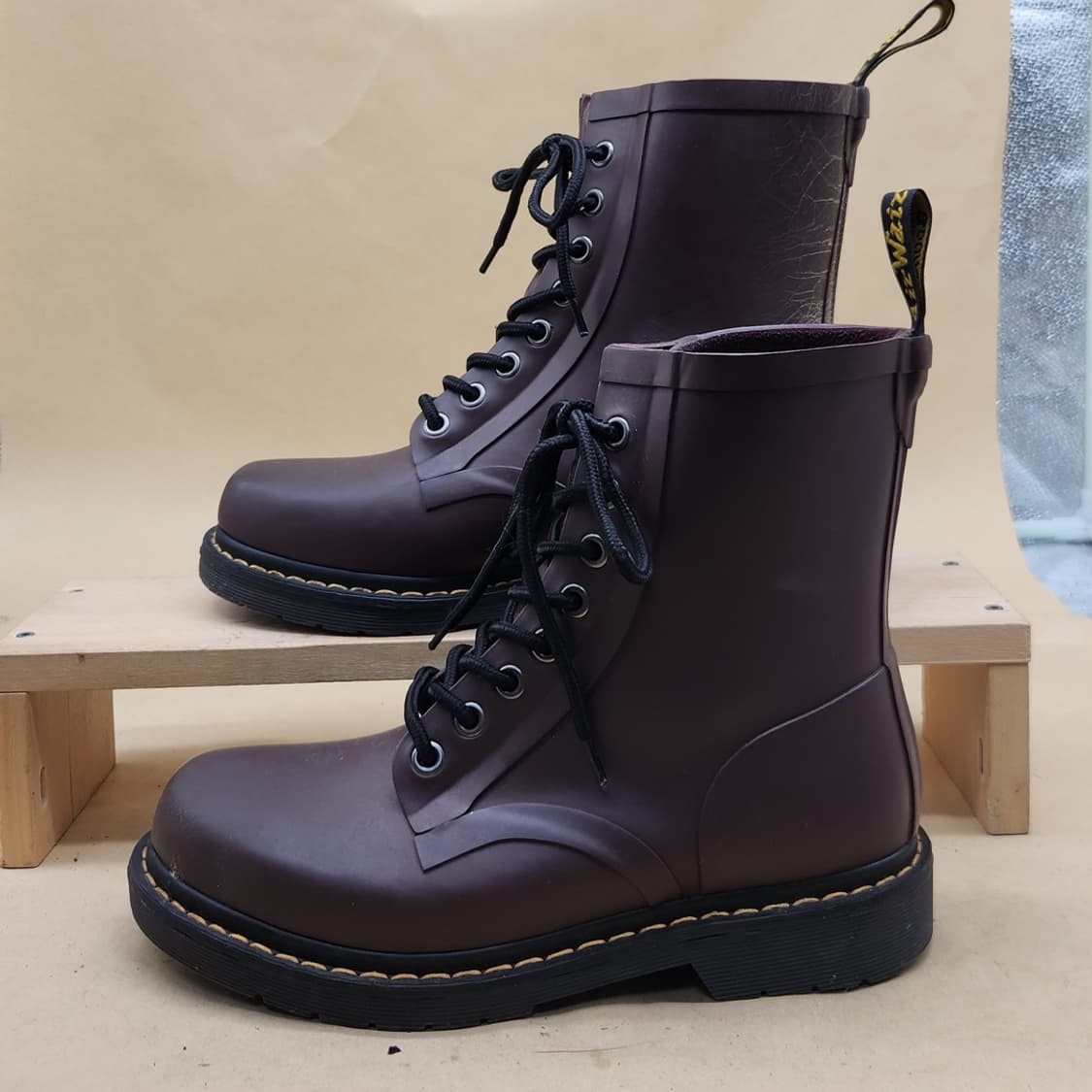 닥터마틴 8홀 레인부츠 250~255 상품이미지1