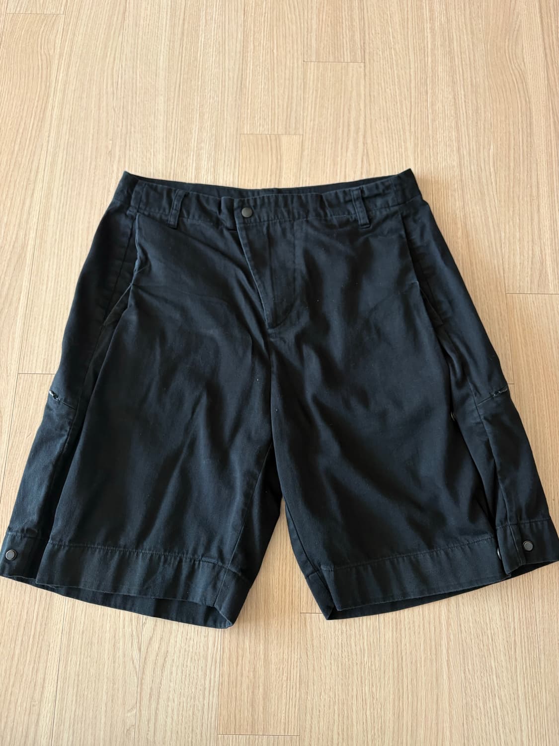 해칭룸 플리츠 버뮤다 쇼츠 4 상품이미지1