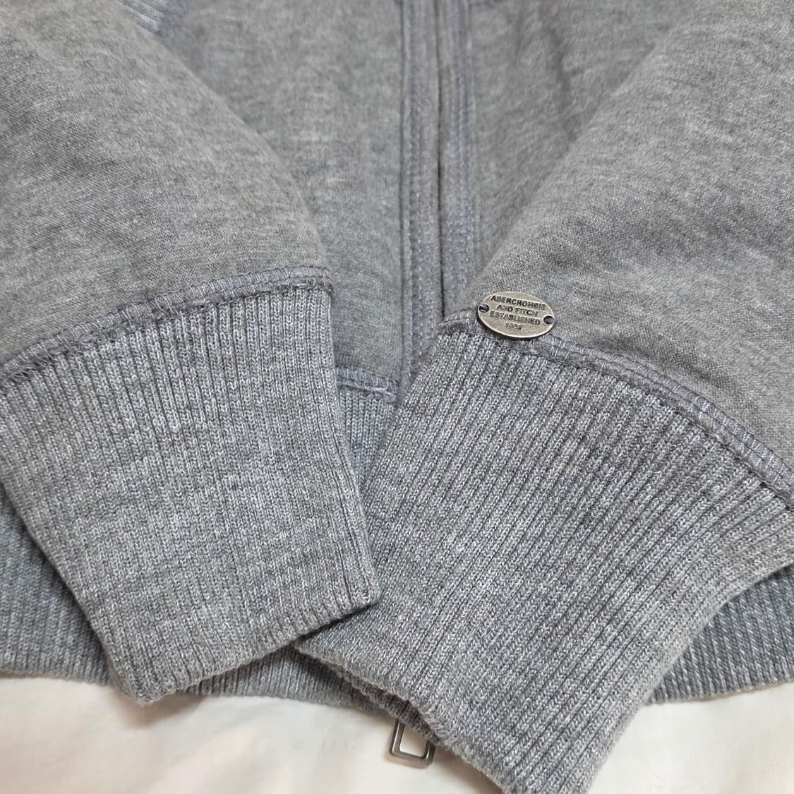 아베크롬비 핀터레스트 울프죠 그레이 후드집업 y2k 오네갸루 딱붙 상품이미지3