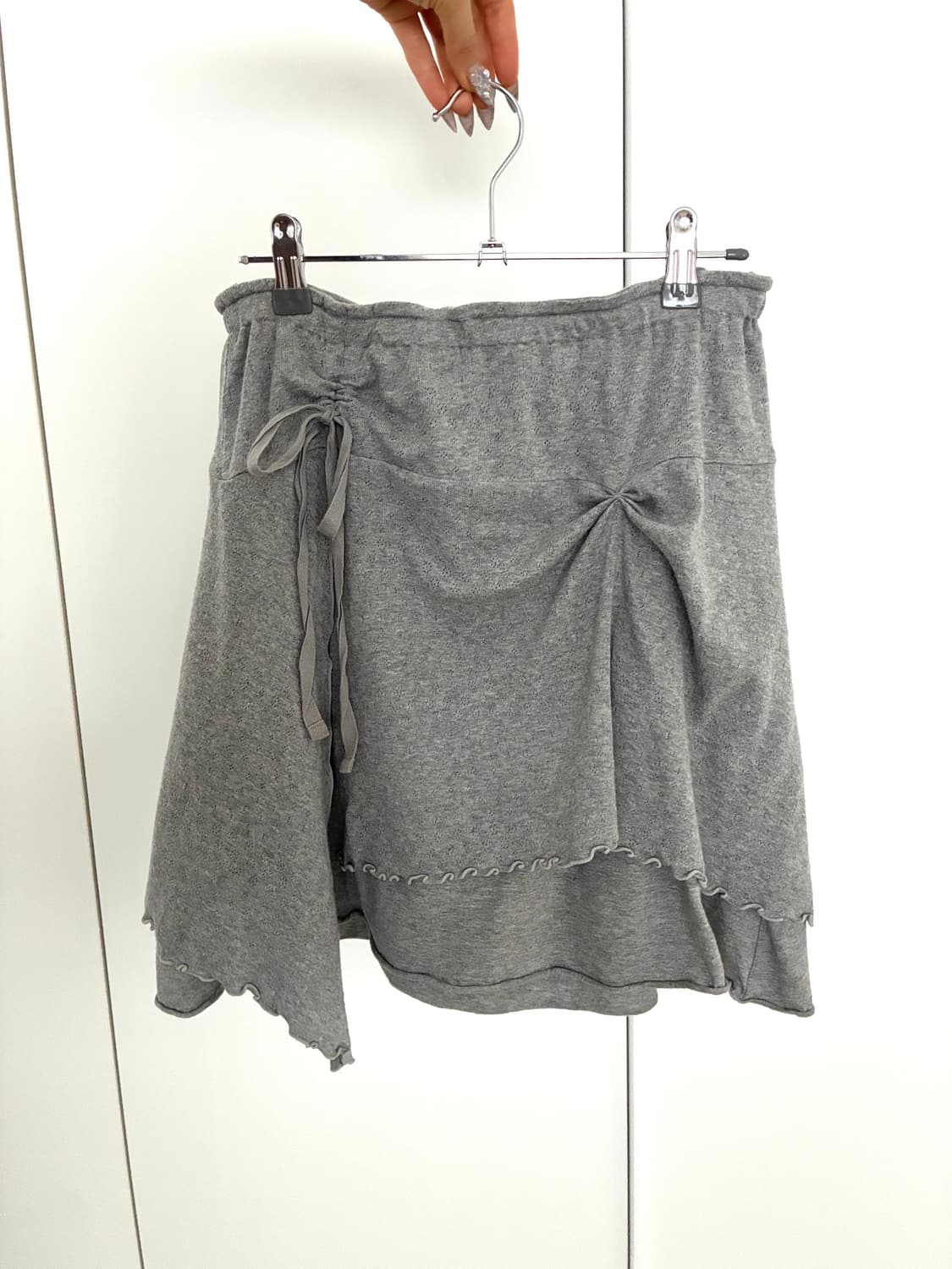 그레이 펀칭 셔링 스커트 상품이미지1