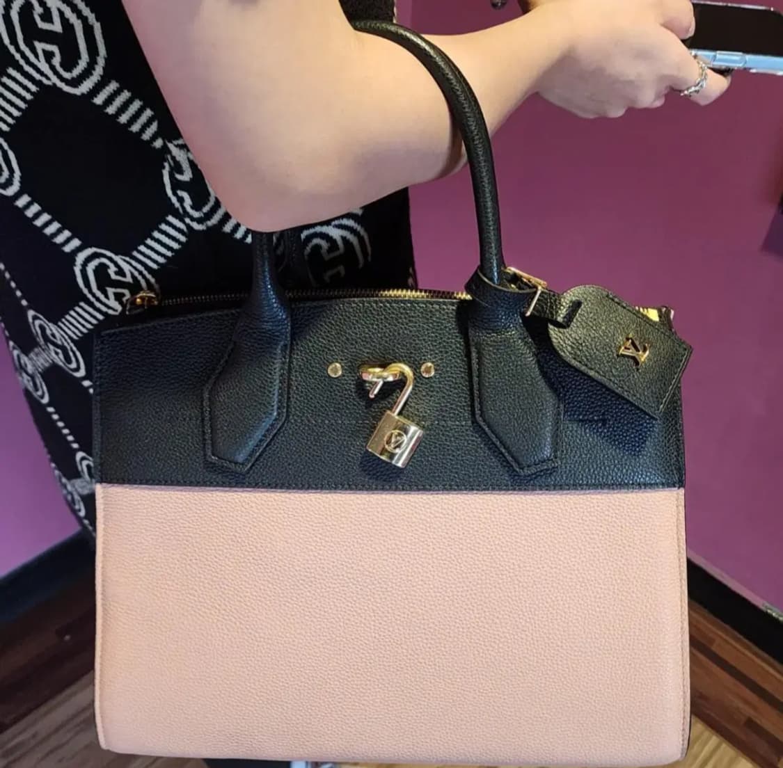 루이비통 시티 스티머 착샷O 상품이미지3