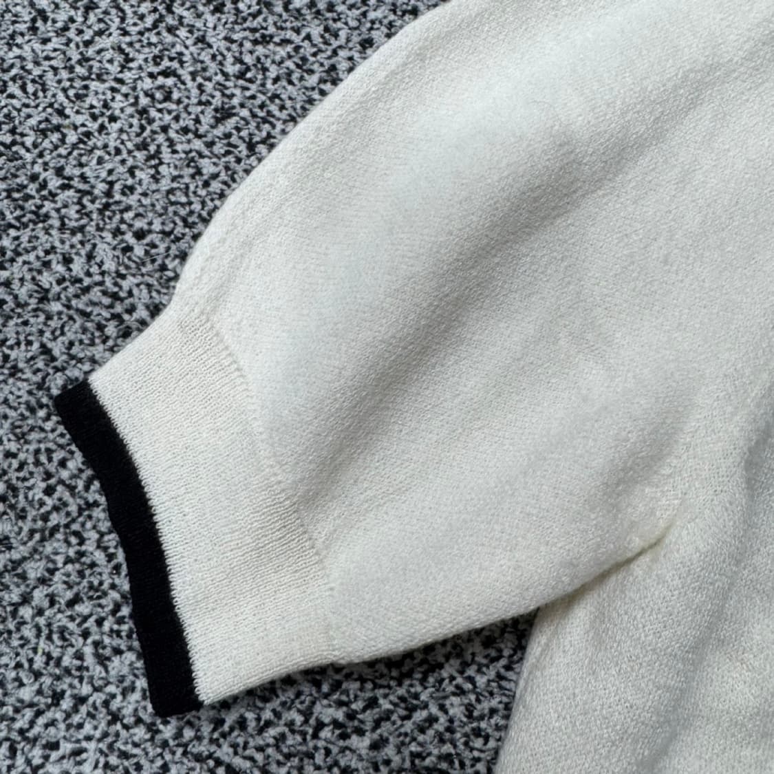 지컷 화이트 블랙 트리밍 반팔 니트, 상태좋아요! 상품이미지3