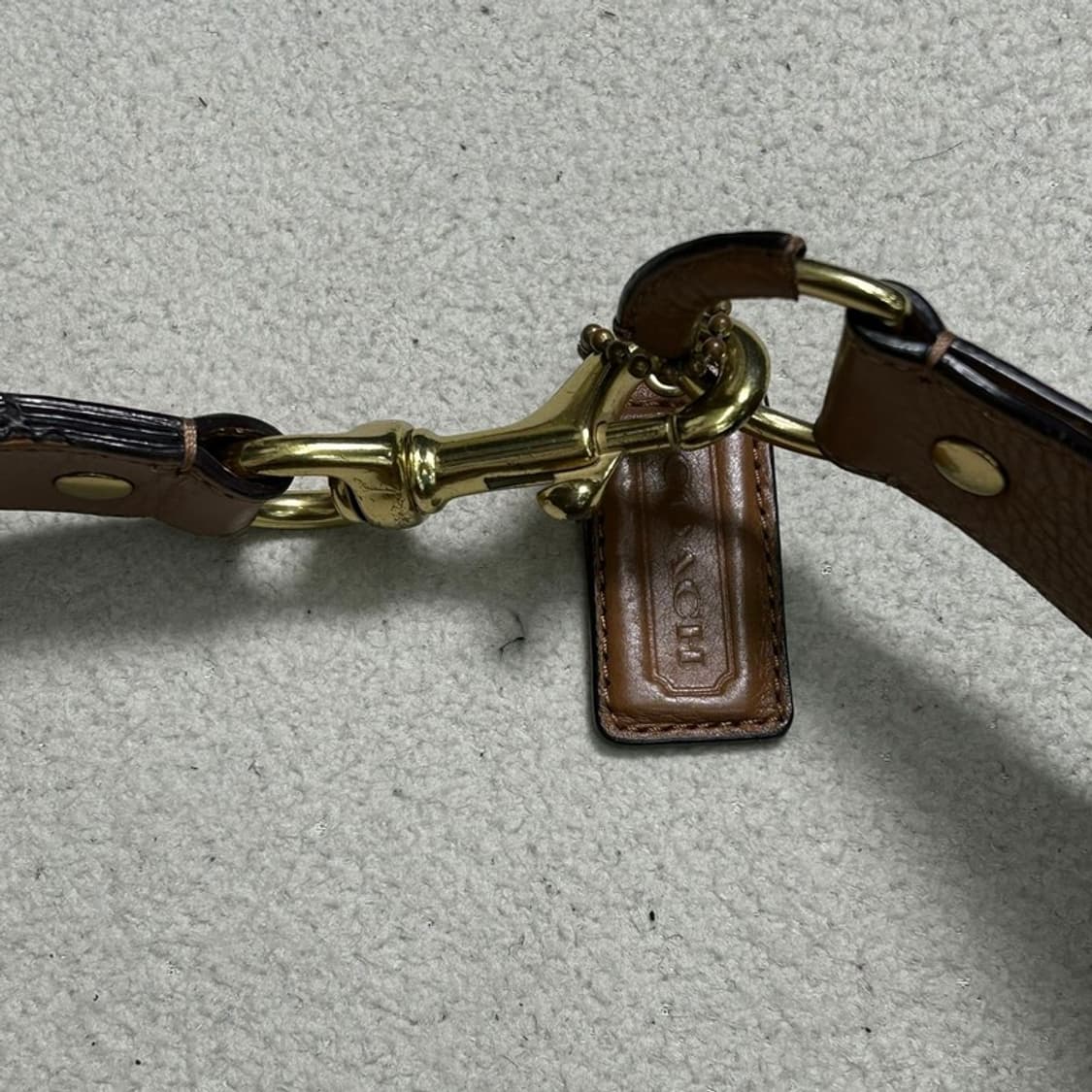 코치 페블 레더 에이버리 호보백 카라멜 상품이미지5