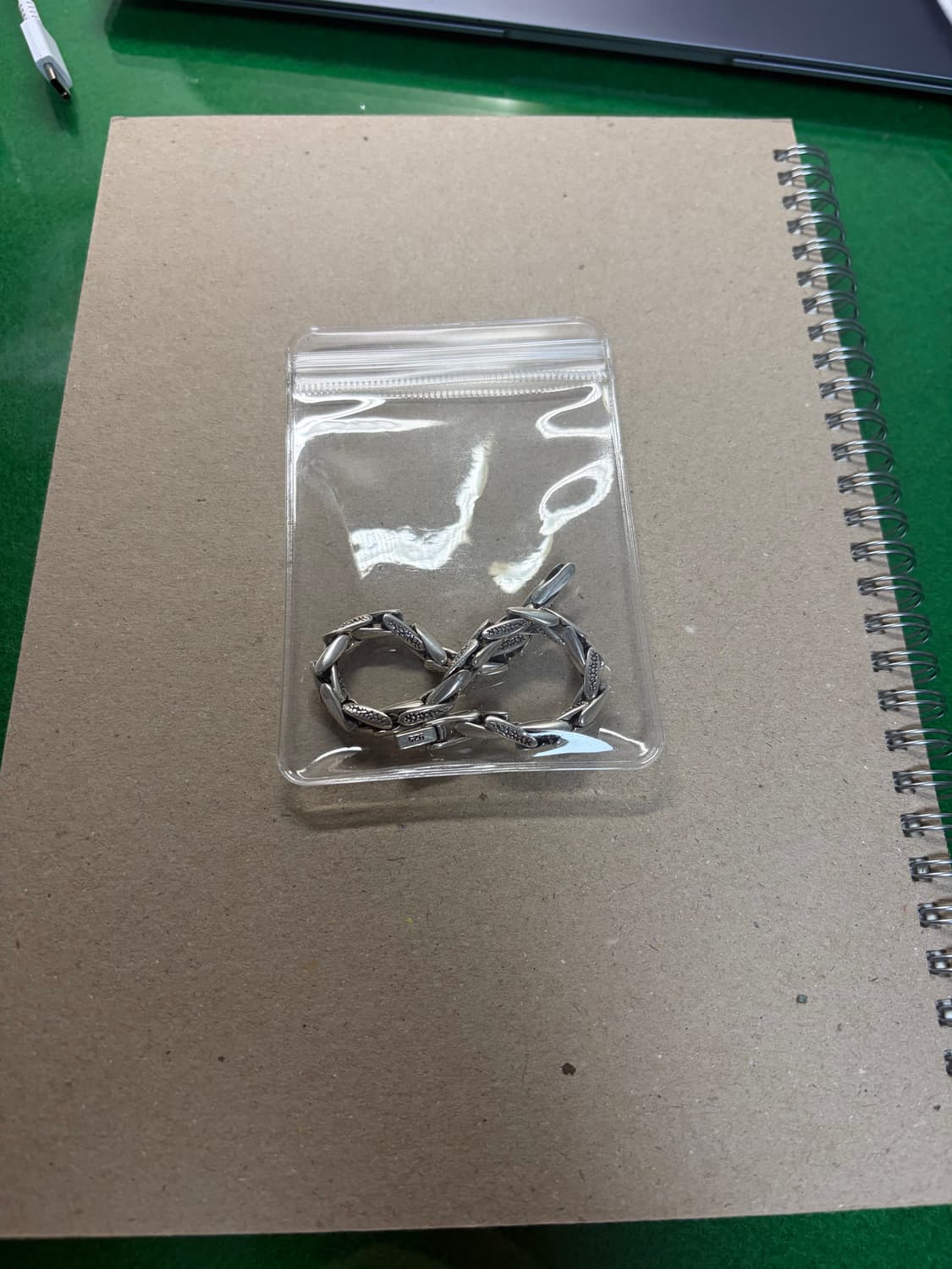 애끼 트위스트 팔찌 판매합니다 상품이미지3