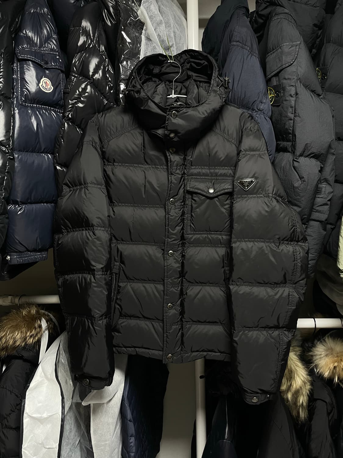 [48사이즈] 프라다 남성 삼각 로고 다운 패딩 자켓 상품이미지1