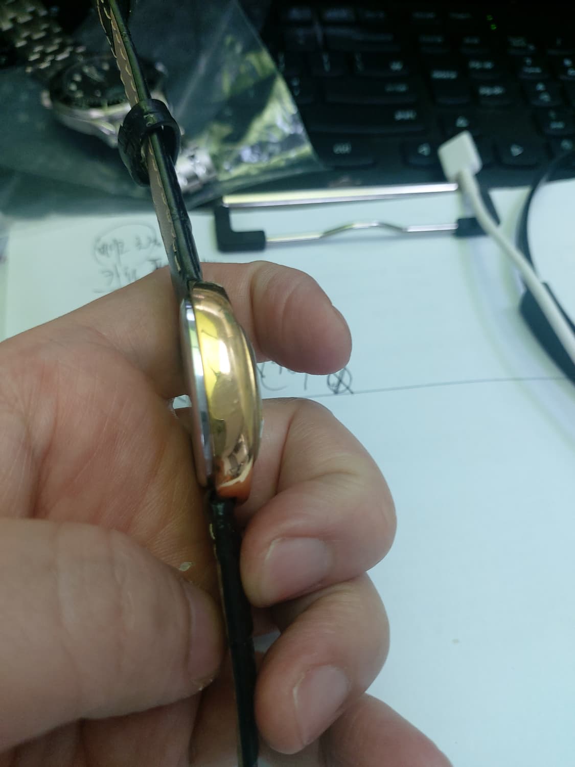 클래식한 디자인의 RAMY 남성 가죽 시계 상품이미지5