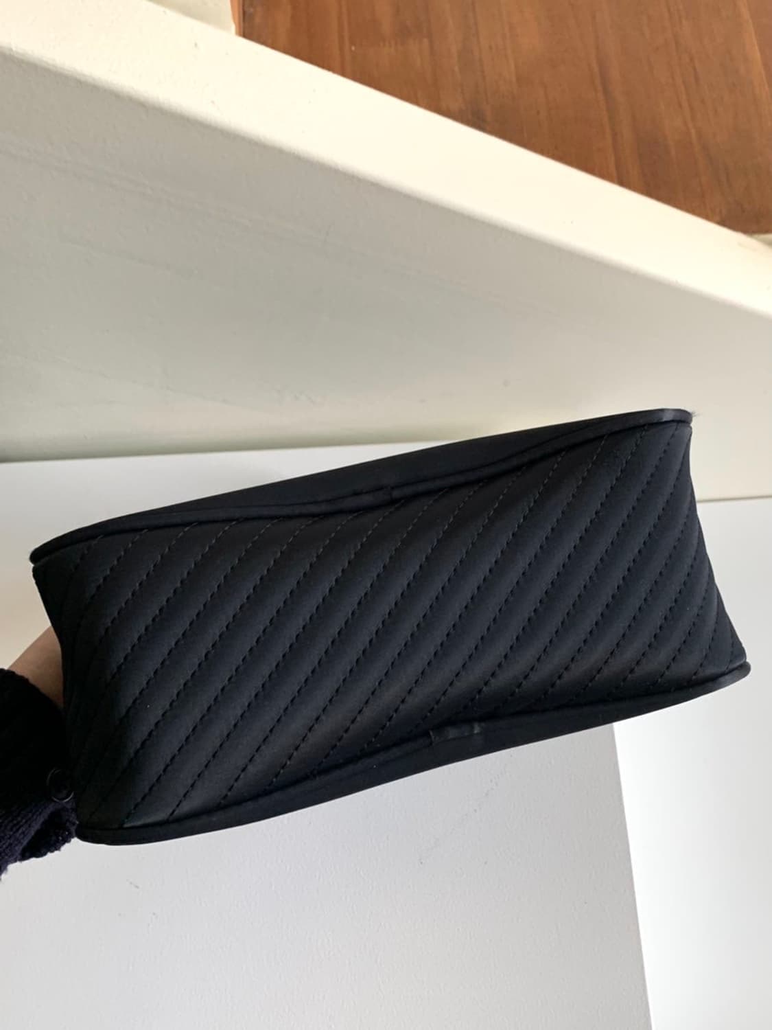 입생로랑 나일론 하프문 미니백 상품이미지8