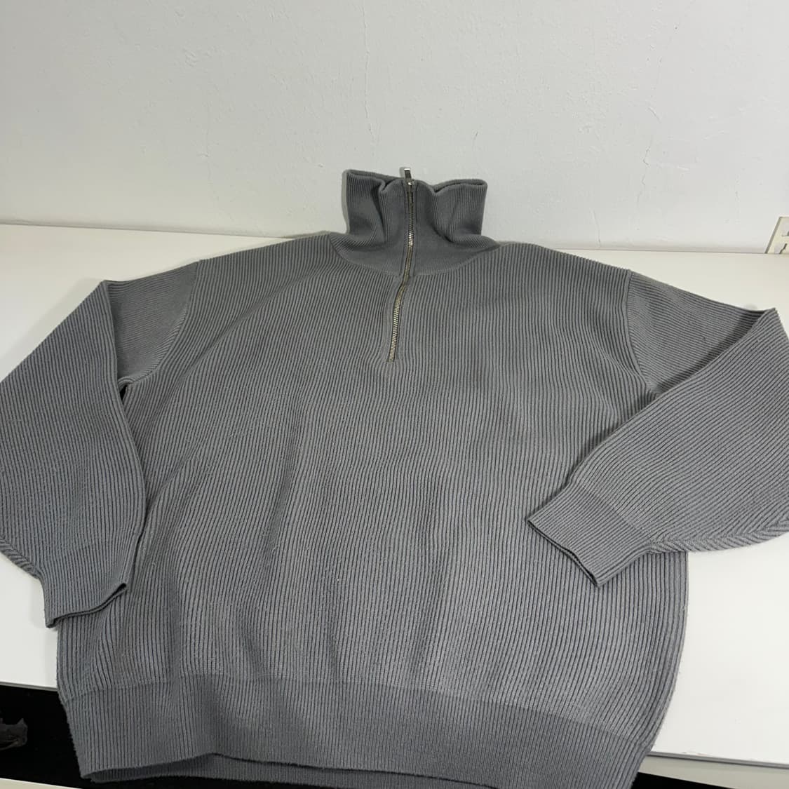 M 100 드로우핏 그레이 루즈오버핏 반집업 폴라니트 상품이미지3