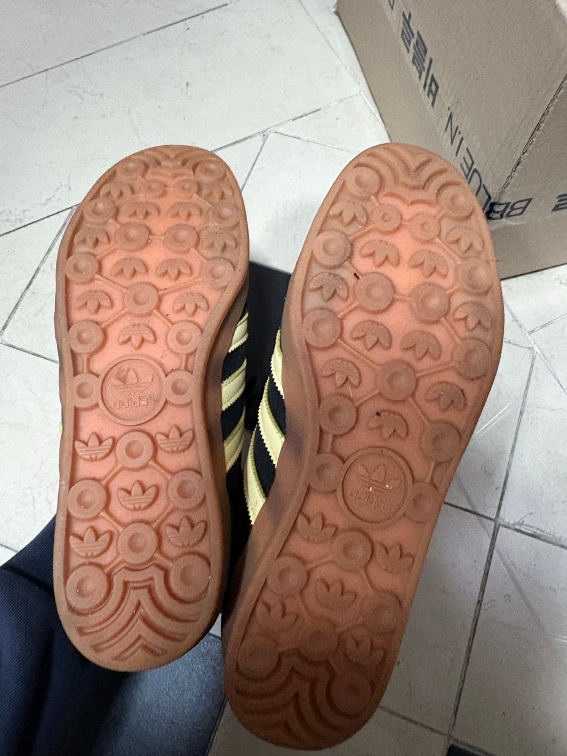 adidas gazelle indoor core black yellow 상품이미지4