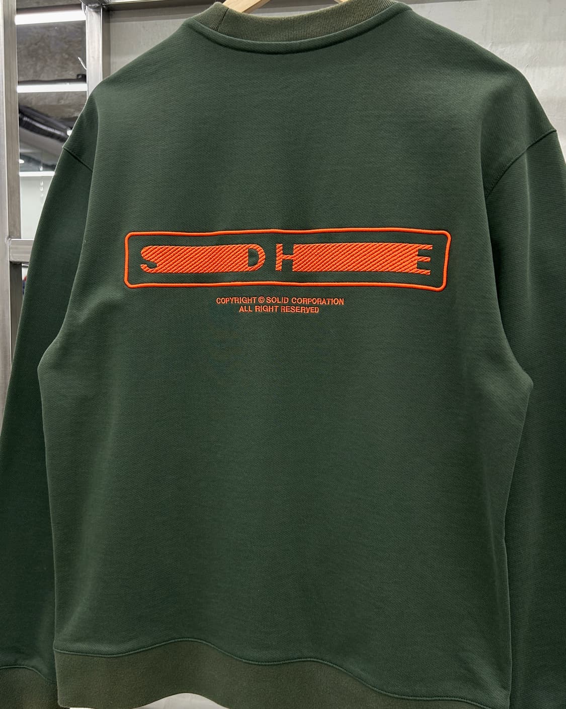 솔리드 옴므 백로고 크루넥 스웻 셔츠 상품이미지2