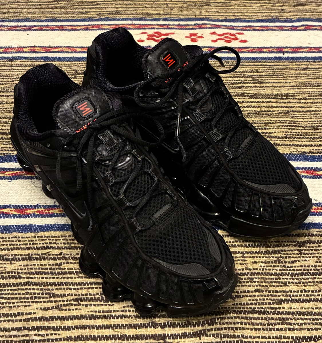 (250)NIKE 나이키 샥스 TL 메탈릭 블랙 앤 맥스 오렌지 런닝화 상품이미지2