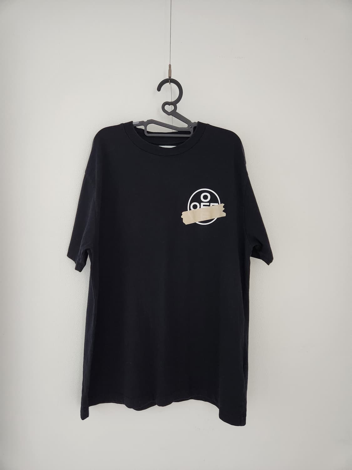 오프화이트 테이프 애로우 블랙 티셔츠 상품이미지1