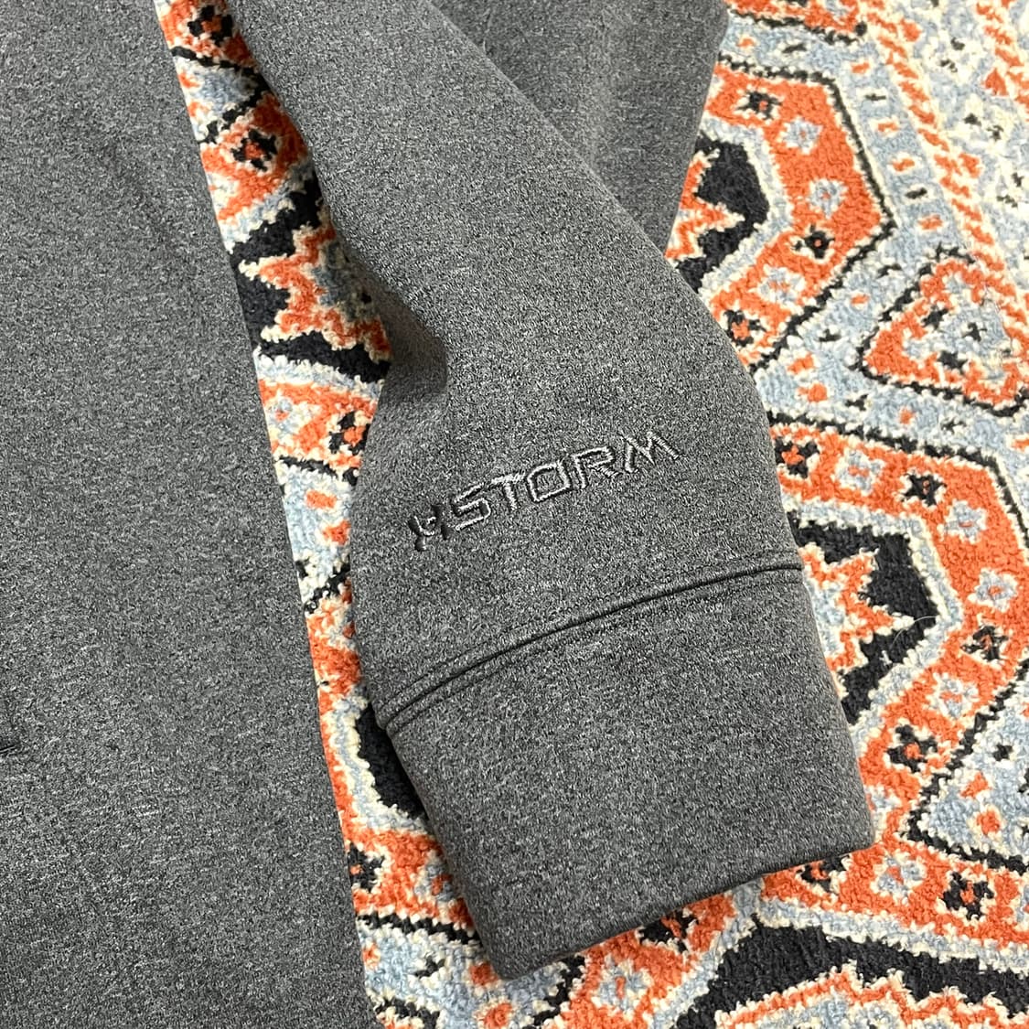 언더아머 시그니처로고 차콜 그레이 기모 후드티셔츠 남성XL 상품이미지3