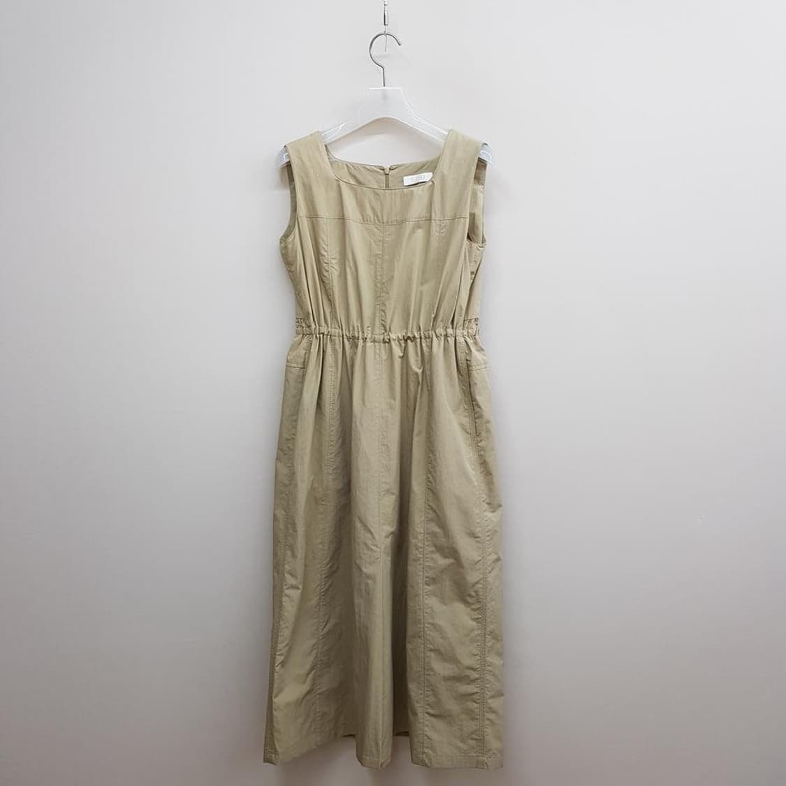 한섬 SJSJ 2023 드로우 스트링셔츠 점퍼 슬리브리스 원피스 세트 상품이미지5