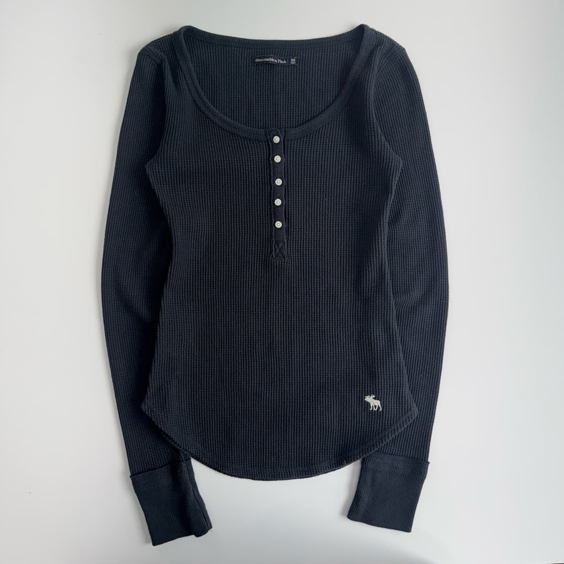 Abercrombie 아베크롬비 스몰로고 헨리넥 네이비 롱슬리브  상품이미지3