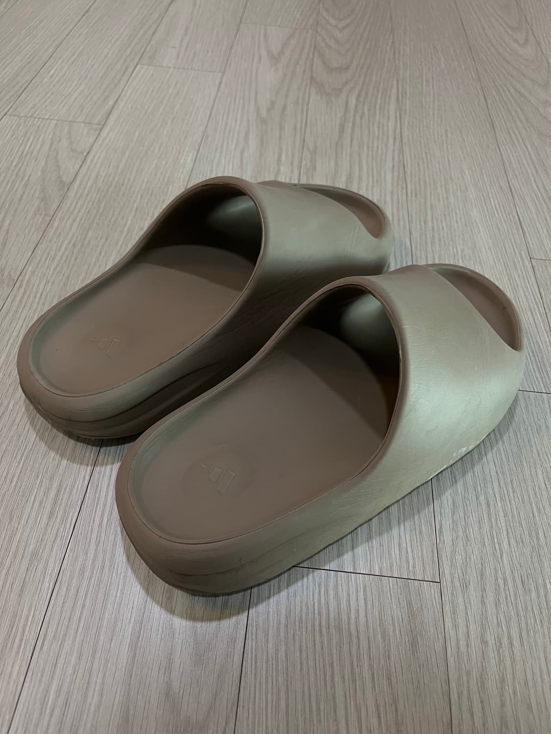 아디다스 이지 슬라이드 코어 상품이미지4