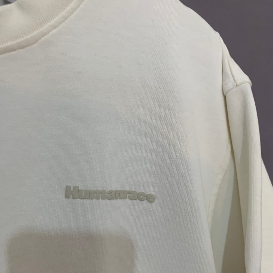 M 아디다스 퍼렐 윌리엄스 휴먼레이스 반팔티 상품이미지5