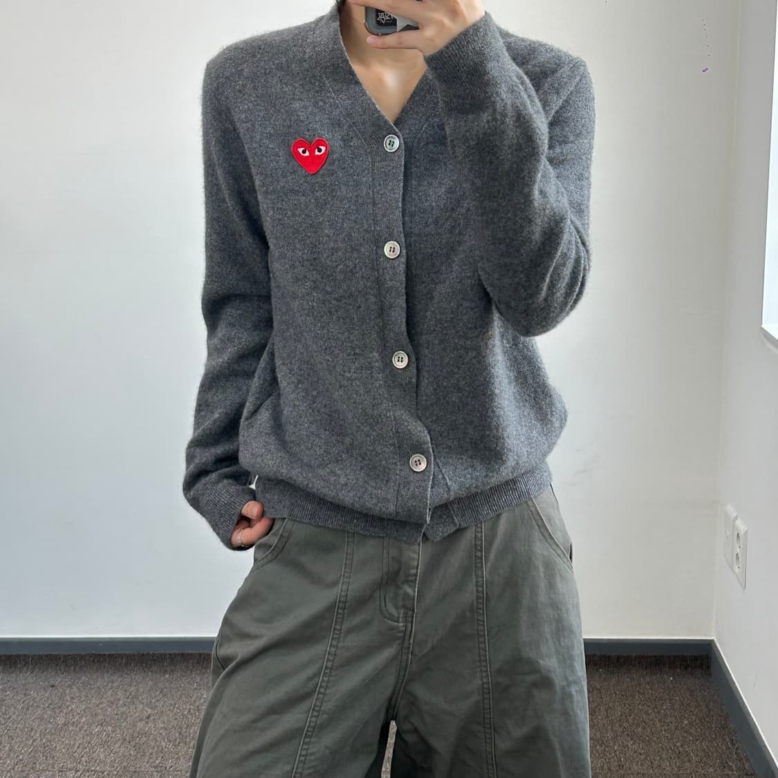 Comme des garcons 꼼데가르송 레드와펜 그레이 가디건 상품이미지1