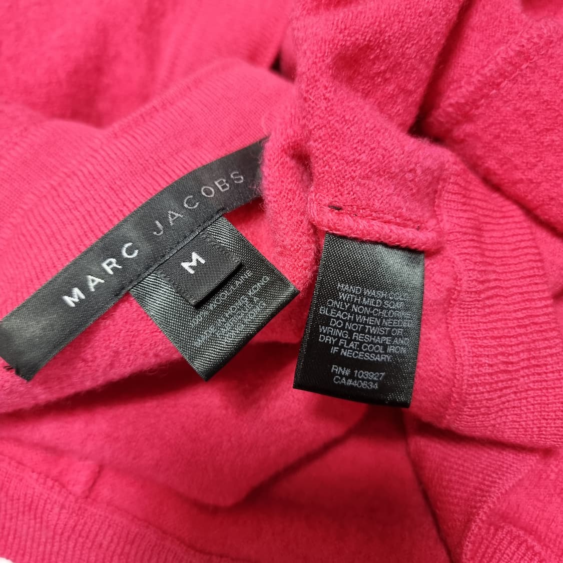 마크 제이콥스 울100% 큐빅 핑크 숏 가디건 (55/표기M) 상태최상 상품이미지8
