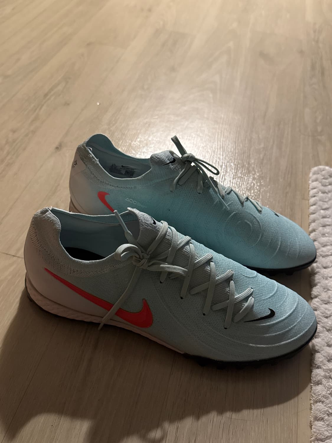 나이키 팬텀GX 2프로 민트 아토믹레드 풋살화260 축구화 남녀공용 상품이미지1