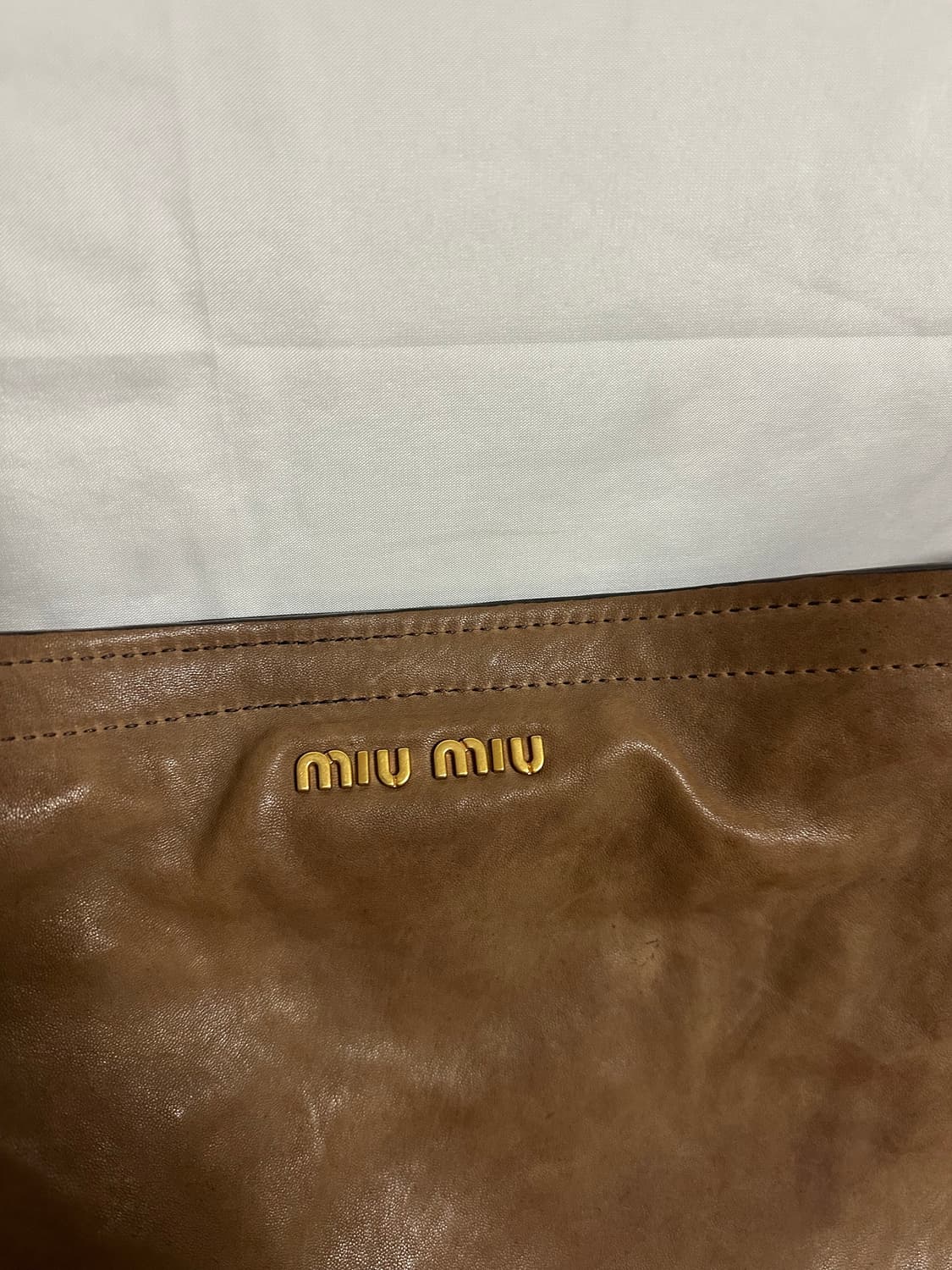 미우미우 나파레더 플랩 호보백 브라운 (OS) 상품이미지2