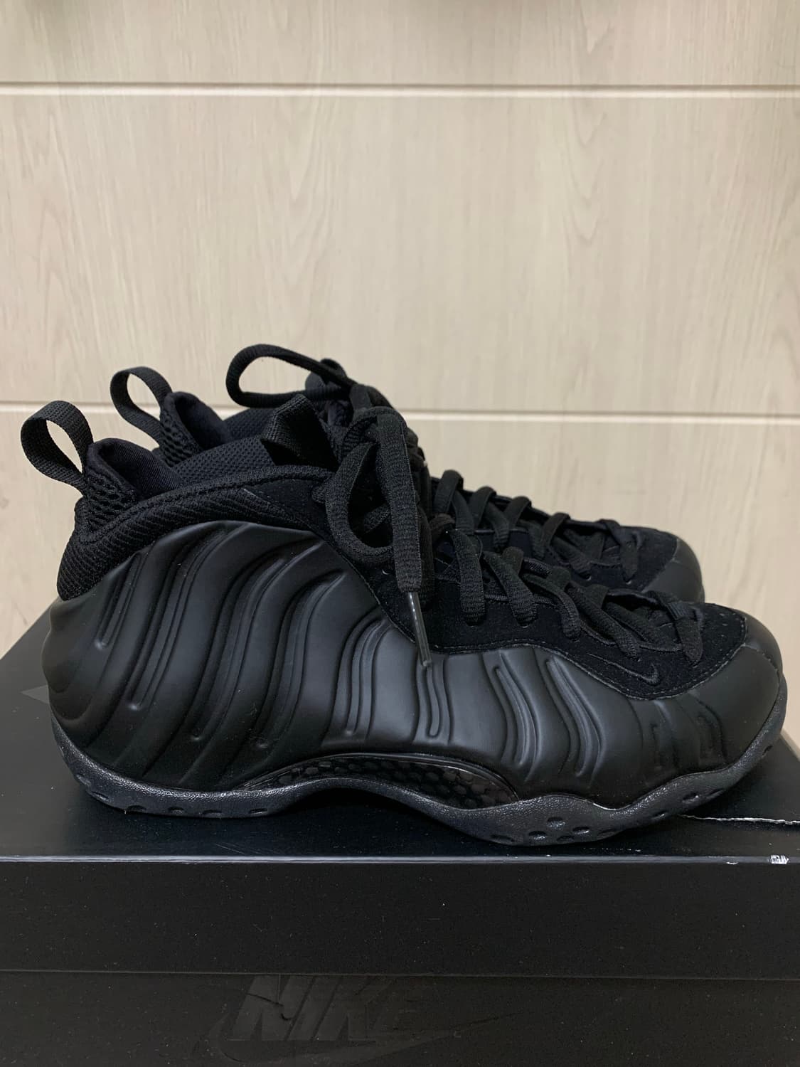 나이키 에어 폼포짓 원 블랙 앤트러사이트 상품이미지4