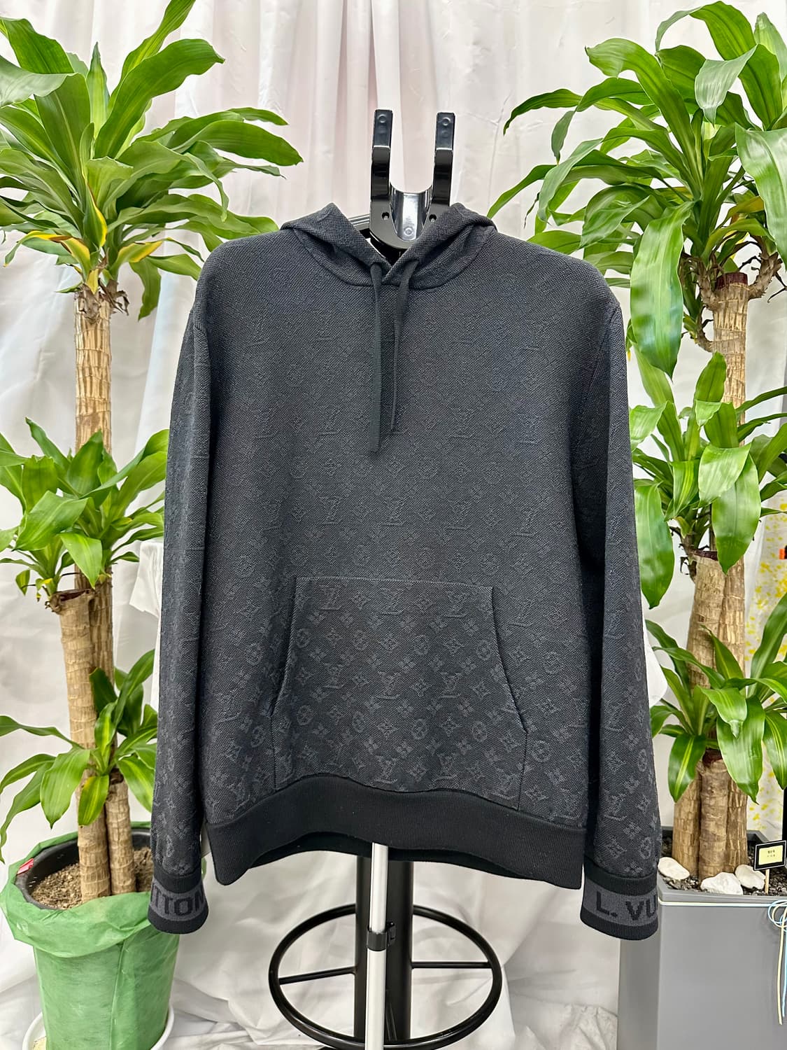 [정품] 루이비통 모노그램 후드 블랙 M사이즈 상품이미지1