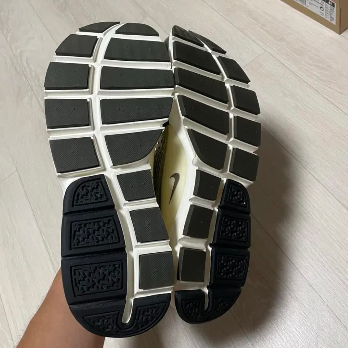 나이키 프라그먼트 삭다트 올리브 상품이미지5