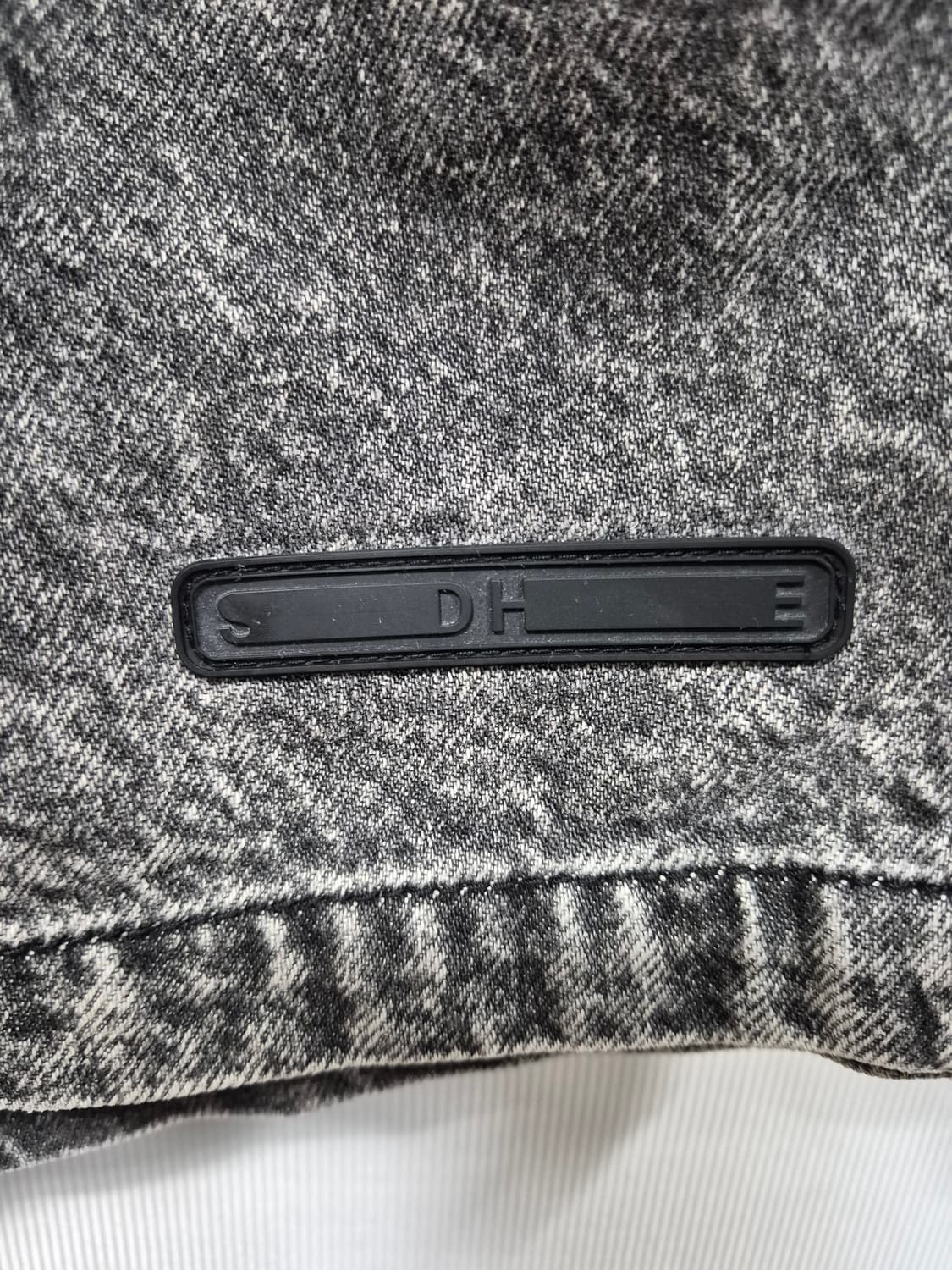 솔리드옴므 블랙 워싱 데님 반바지 남성34 상품이미지3