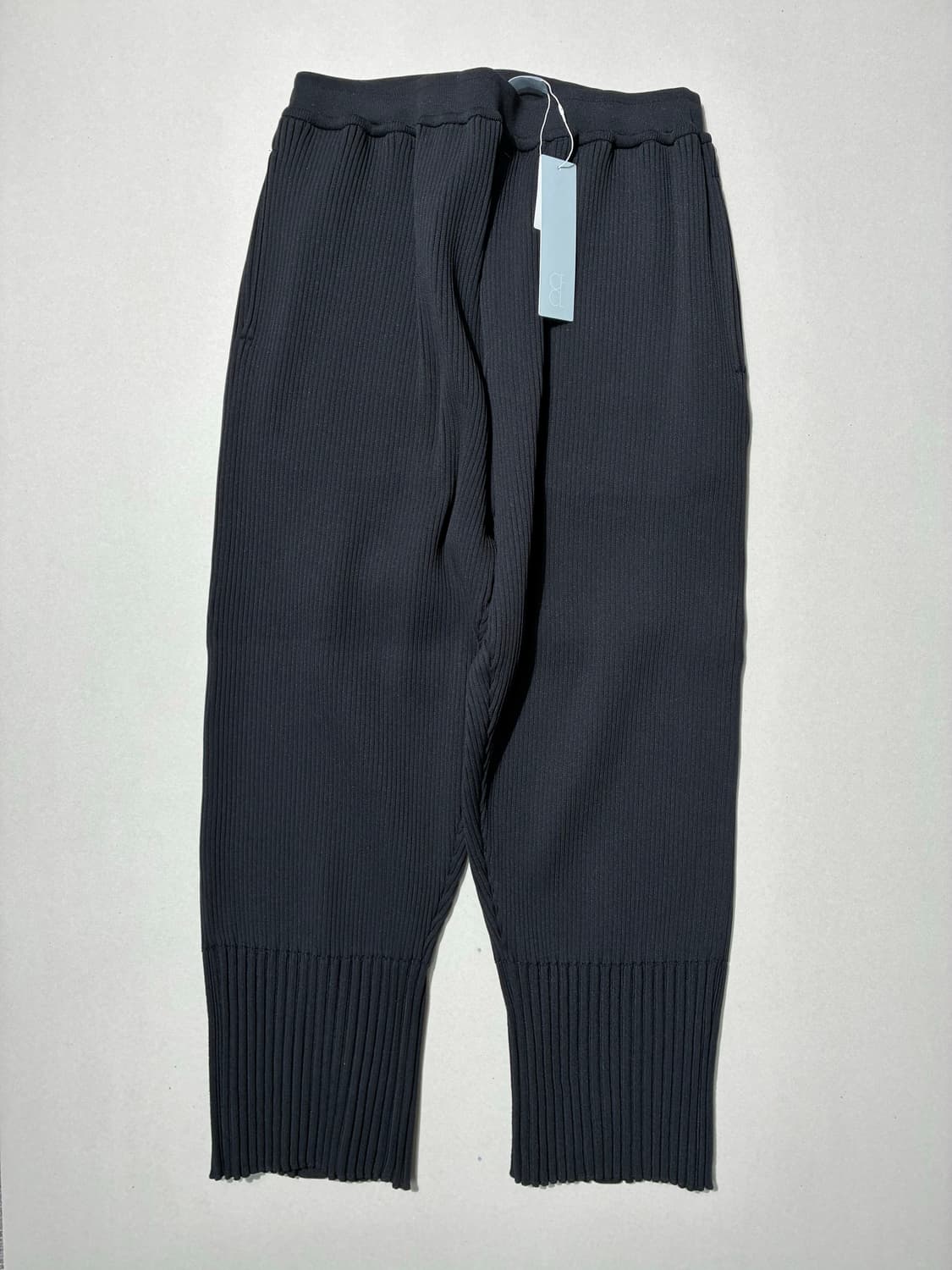 CFCL 플루티드 테이퍼드 팬츠 블랙 5사이즈 상품이미지1