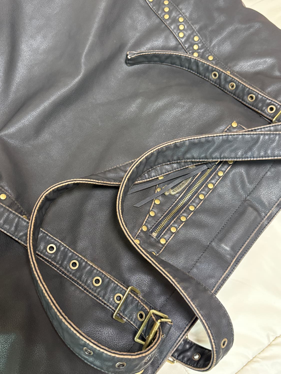 배드블러드 스터디드 레더 쇼퍼백 - 워시드블랙 상품이미지4