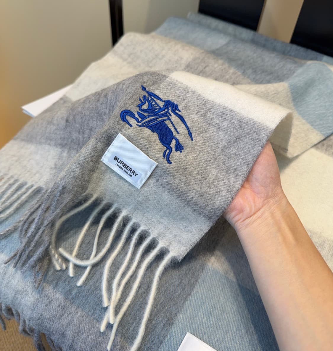 버버리 양면 머플러 램스울 100% 추동 단품
 상품이미지4