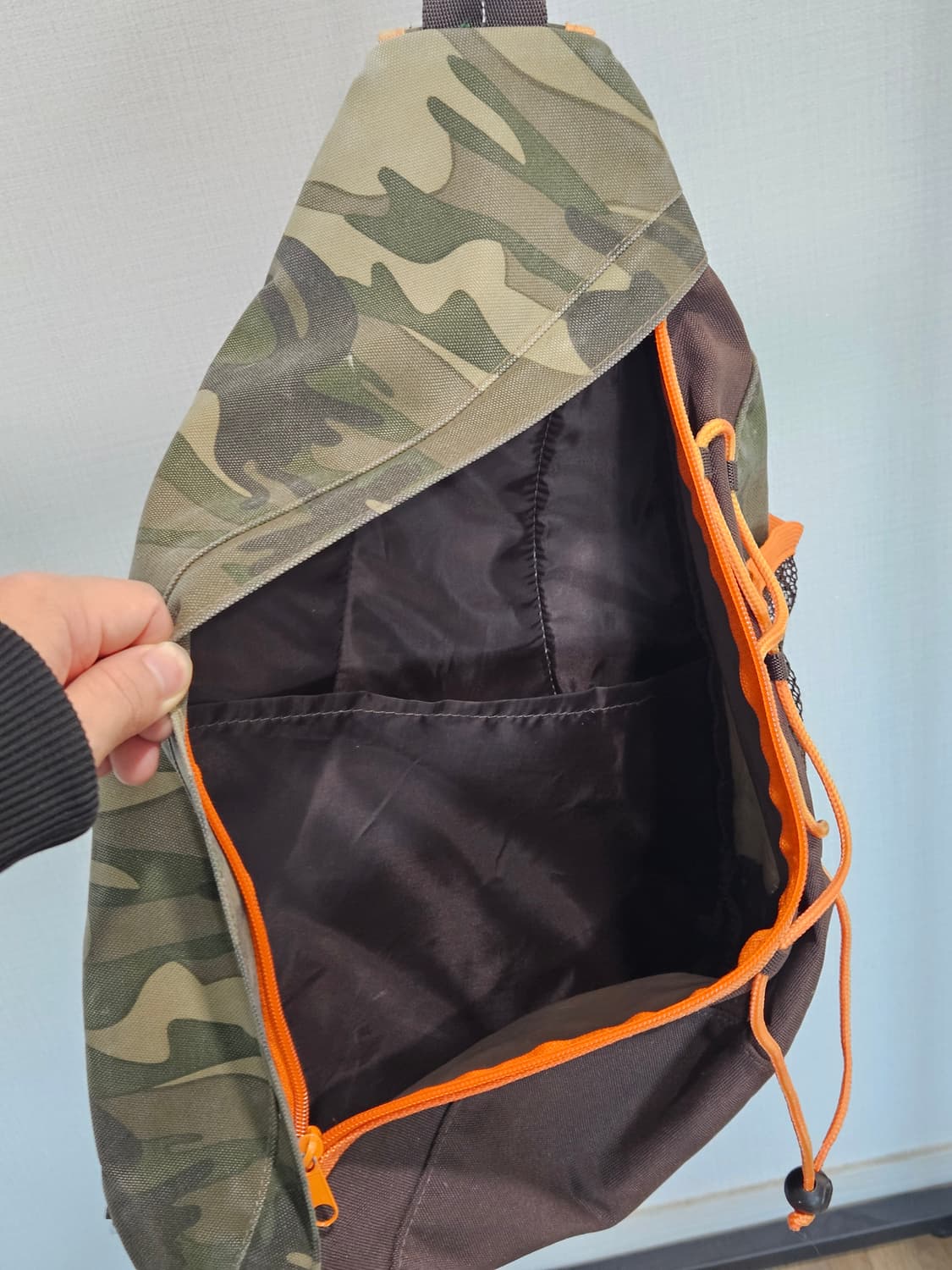 갭 카모 슬링백 상품이미지4