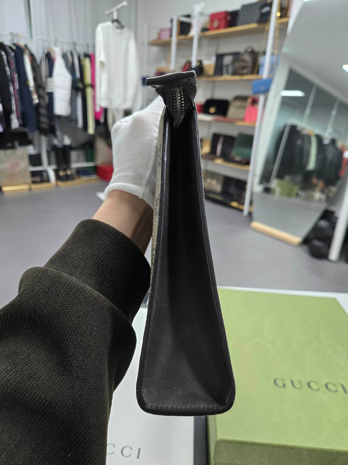 [40%할인] 구찌 삼선 시그니처 클러치백 상품이미지3