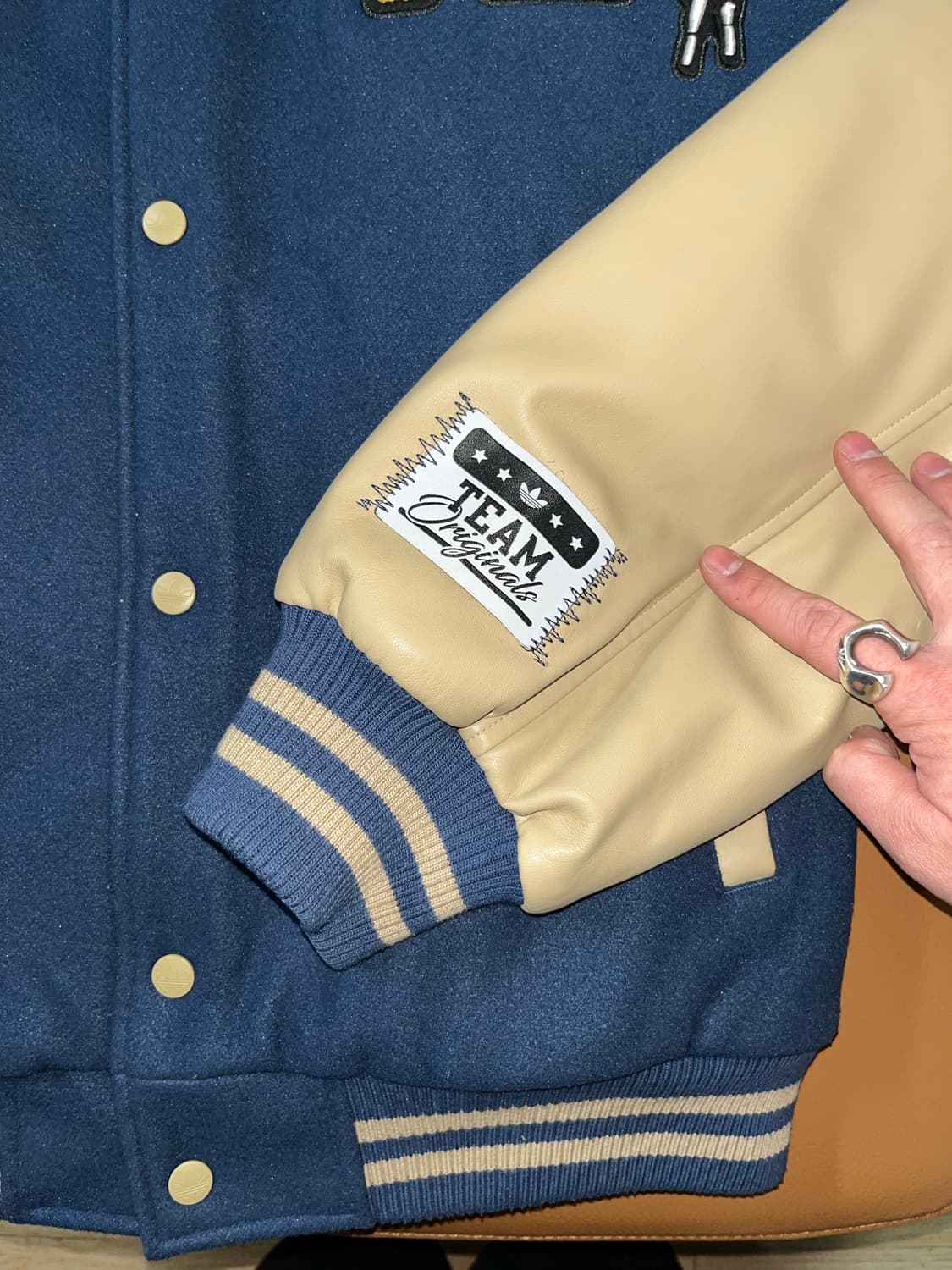 ADIDAS varsity jacket 상품이미지3